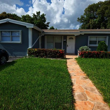 The Vacay Inn Lauderdale Lakes Exterior photo