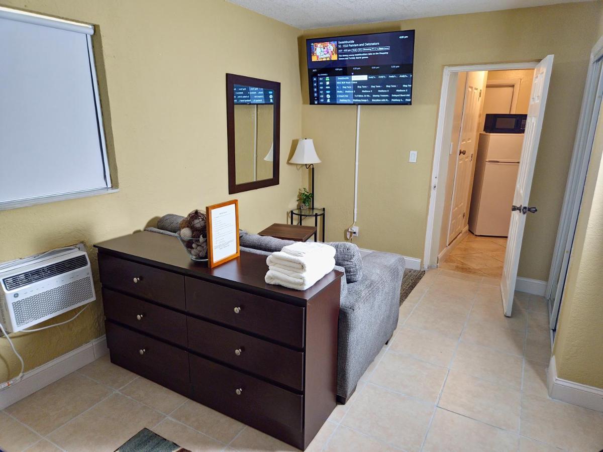The Vacay Inn Lauderdale Lakes Exterior photo